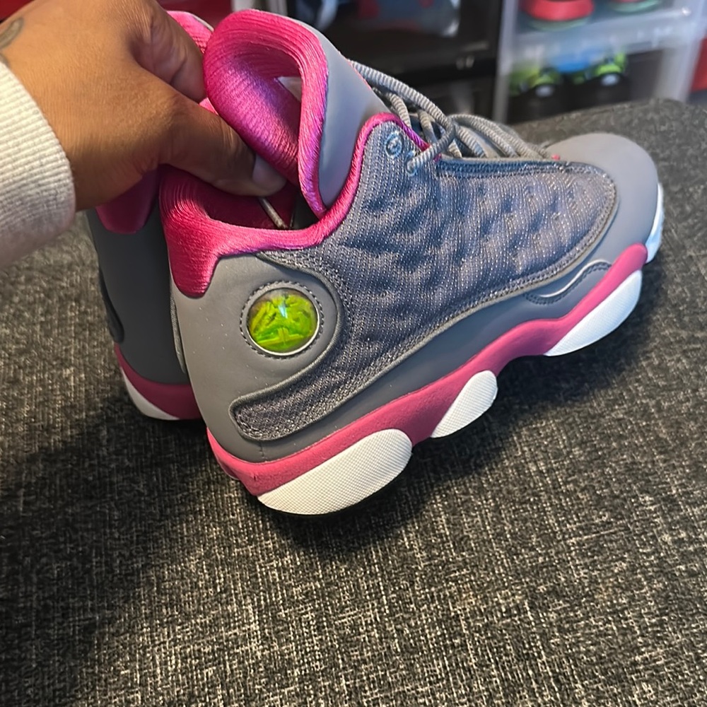Jordan 13 (GS)Gray and Pink - Picture 6 of 11